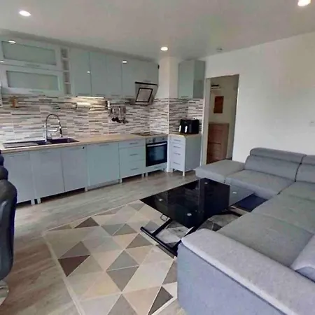 Apartment Large 4 Bedroom Near Metro - Only 30 Minutes To Paris And Disneyland *