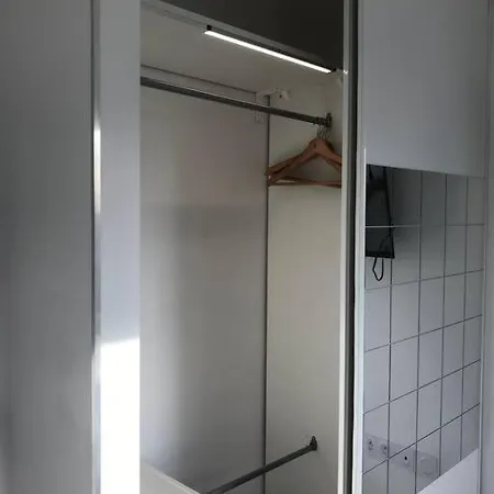 Large 4 Bedroom Near Metro - Only 30 Minutes To Paris And Disneyland *