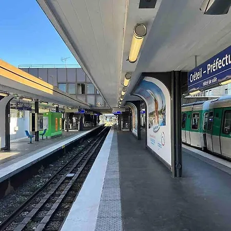 Apartment Large 4 Bedroom Near Metro - Only 30 Minutes To Paris And Disneyland