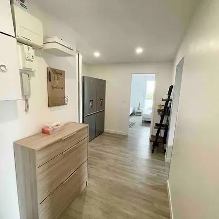 Apartment Large 4 Bedroom Near Metro - Only 30 Minutes To Paris And Disneyland *
