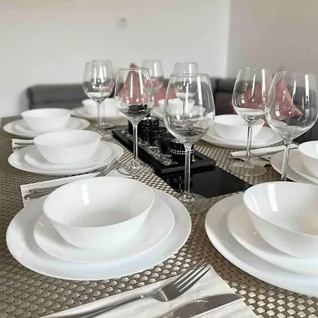 Large 4 Bedroom Near Metro - Only 30 Minutes To Paris And Disneyland Apartamento *