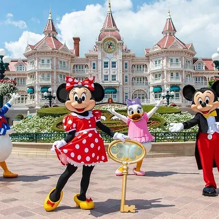 Apartment Large 4 Bedroom Near Metro - Only 30 Minutes To Paris And Disneyland