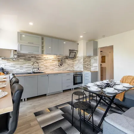 Large 4 Bedroom Near Metro - Only 30 Minutes To Paris And Disneyland * Creteil