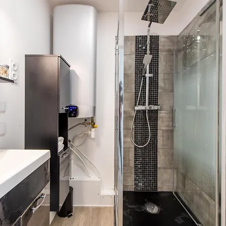 Large 4 Bedroom Near Metro - Only 30 Minutes To Paris And Disneyland Apartment
