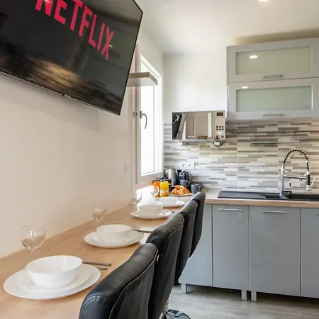 Apartment Large 4 Bedroom Near Metro - Only 30 Minutes To Paris And Disneyland *