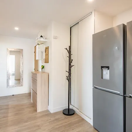 Large 4 Bedroom Near Metro - Only 30 Minutes To Paris And Disneyland Apartment *