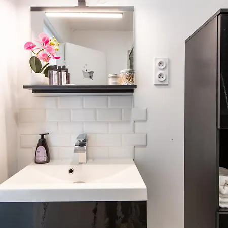 Apartment Large 4 Bedroom Near Metro - Only 30 Minutes To Paris And Disneyland *