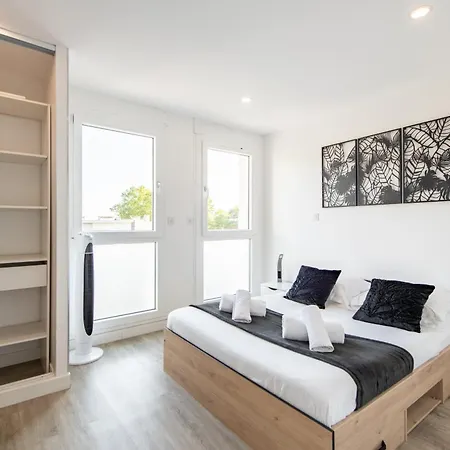 Large 4 Bedroom Near Metro - Only 30 Minutes To Paris And Disneyland *