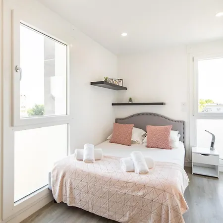 Large 4 Bedroom Near Metro - Only 30 Minutes To Paris And Disneyland Apartment