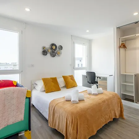 Large 4 Bedroom Near Metro - Only 30 Minutes To Paris And Disneyland *
