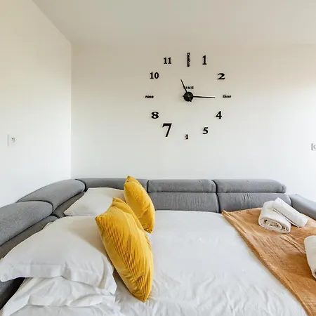 Large 4 Bedroom Near Metro - Only 30 Minutes To Paris And Disneyland Creteil