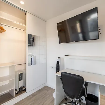 Large 4 Bedroom Near Metro - Only 30 Minutes To Paris And Disneyland Apartment *
