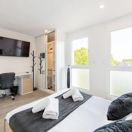 Large 4 Bedroom Near Metro - Only 30 Minutes To Paris And Disneyland Creteil