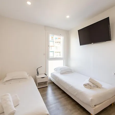 Large 4 Bedroom Near Metro - Only 30 Minutes To Paris And Disneyland Apartment