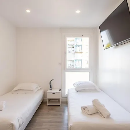 Apartment Large 4 Bedroom Near Metro - Only 30 Minutes To Paris And Disneyland